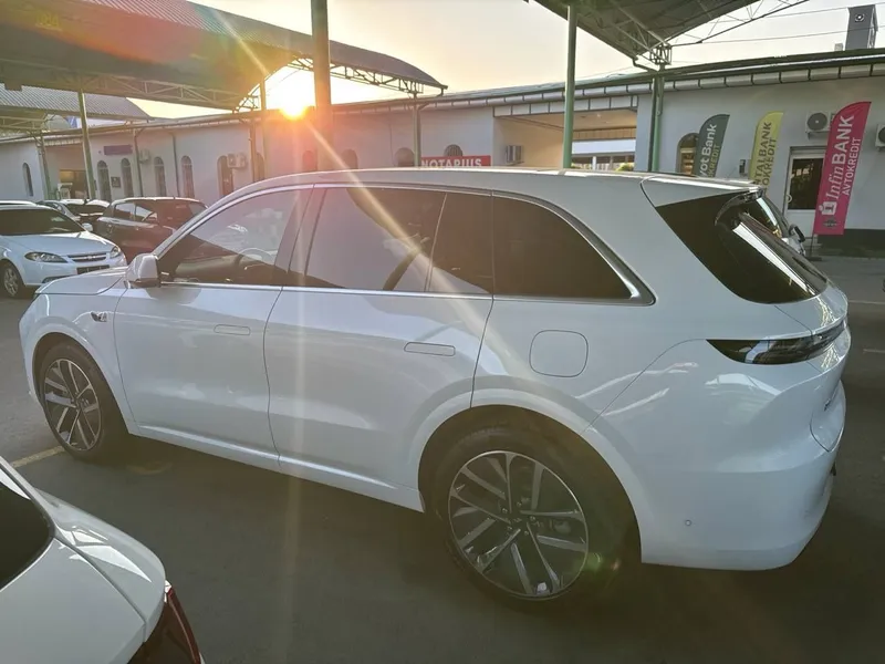 Lixiang L6 pro продается 4
