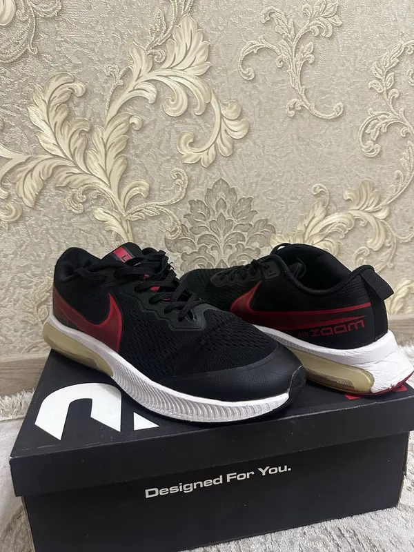 Продаются мужские красовки Nike