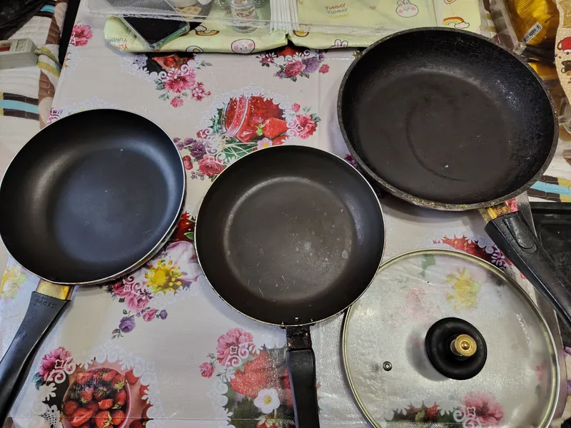 Сковородки и казан