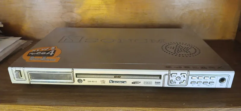 Soncm DVD-плеер SM-8015 + Микрофон Soncm DVD-плеер SM-8015 + Микрофон