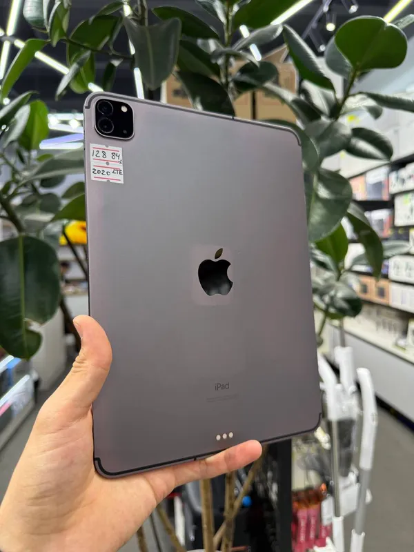 iPad Pro 11-inch 2020 SIM karta 1 iPad Pro 11-inch 2020 SIM karta 1