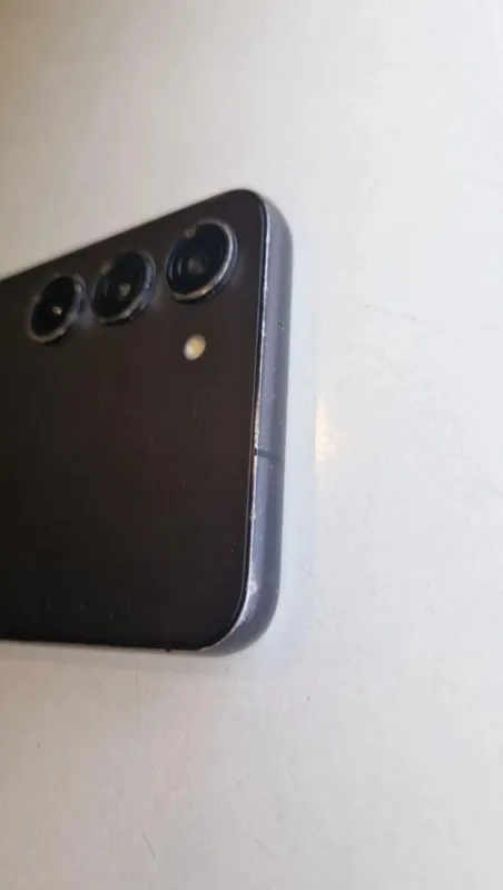 Samsung s23 8/128 4