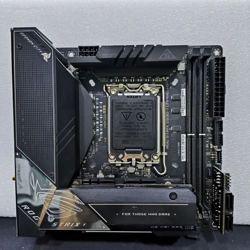ASUS rog Strix Z690-I GAMING WIFI mini ITX 2 ASUS rog Strix Z690-I GAMING WIFI mini ITX 2