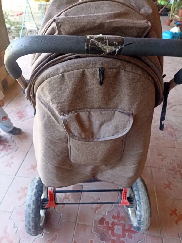 Bolalar aravachasi sotiladi kamchiligi bor ozgina telefon uchun pastda