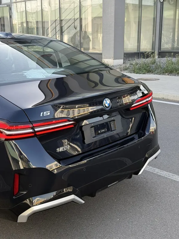 Bmw i5 40l 2025-yil +dop 4K Tv HUD Harmann Kardon Sky Lounge 360kamera — фото 1