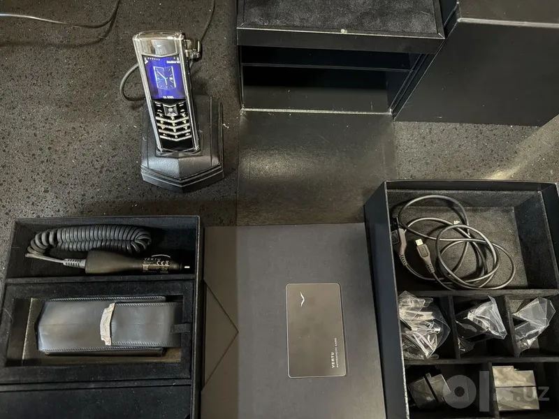 Vertu Sugnature S Diamond crocodile, to‘liq komplekt 2 Vertu Sugnature S Diamond crocodile, to‘liq komplekt 2