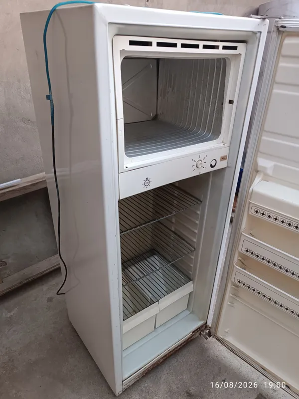 Продаётся холодильник 3 Продаётся холодильник 3