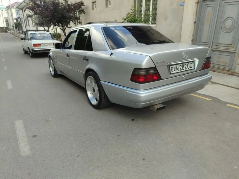 Mersedes Benz w124 sotiladi