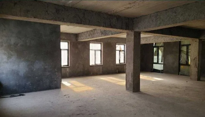Здание ул.А.Каххара Якк Туйхона 4-эт 2-сот 916 м² лифт коробка 2-лин — фото 1