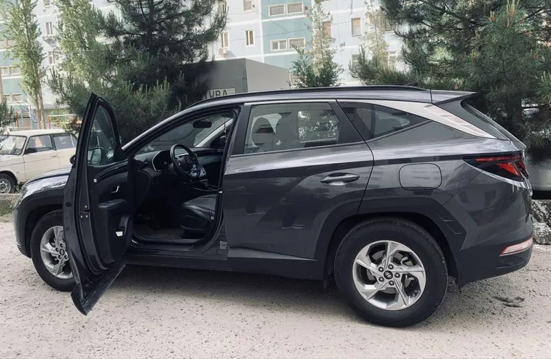 Hyundai Tucson мокрый асфальт 2022 г. 3 Hyundai Tucson мокрый асфальт 2022 г. 3