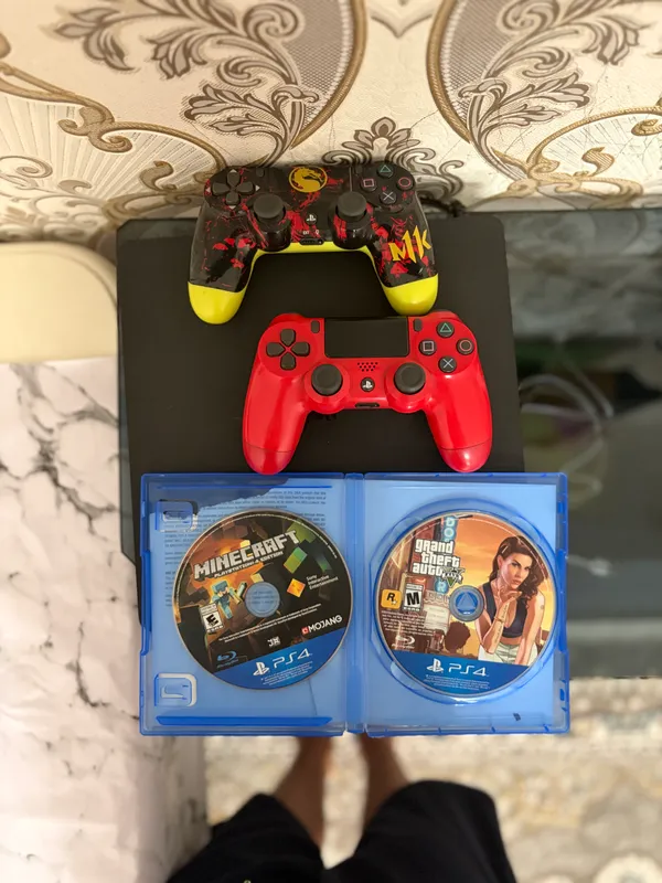 PlayStation 4 — фото 1