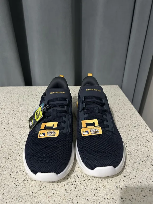 Skechers оригинальные, заказал на pindupduo, мне на 1 размер большие.