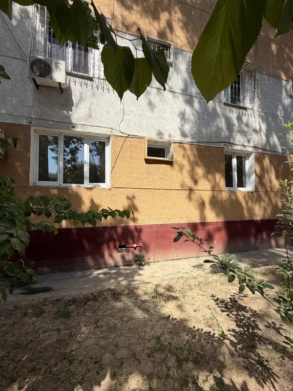 Просторная квартира под нежилое помещение с фасадом 6 метров, парковка на 4–5 машин 3 Просторная квартира под нежилое помещение с фасадом 6 метров, парковка на 4–5 машин 3