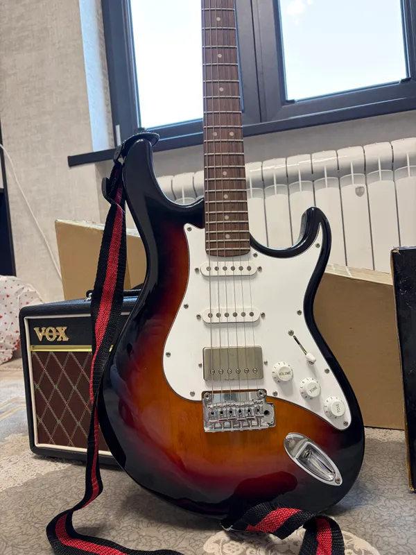 VOX kombo kuchaytirgichi bilan Cort elektro gitarasi 2 VOX kombo kuchaytirgichi bilan Cort elektro gitarasi 2