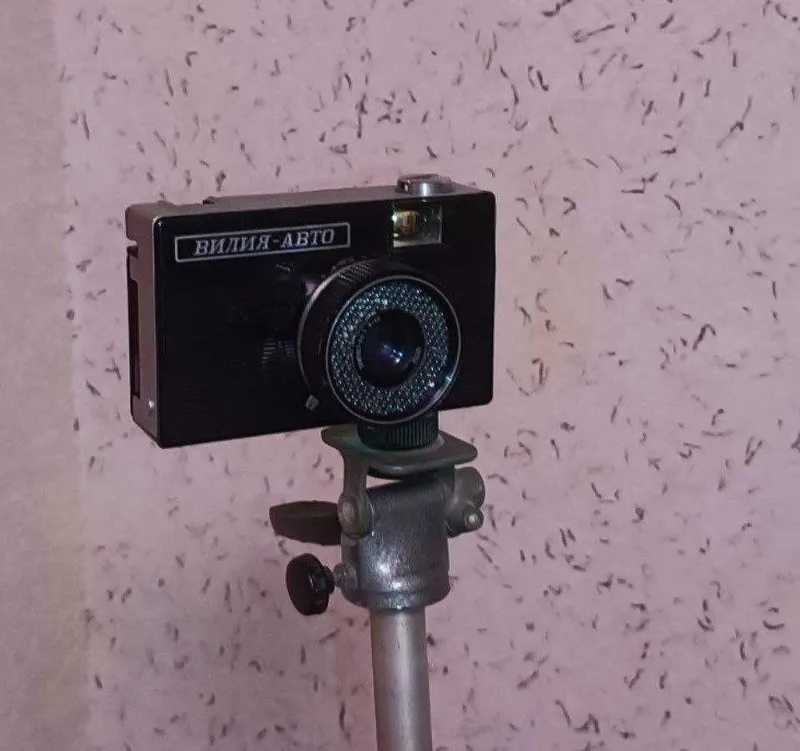 «Вилия-авто» фотоаппарат, фотоэкспонометр «Ленинград-7», штатив 5