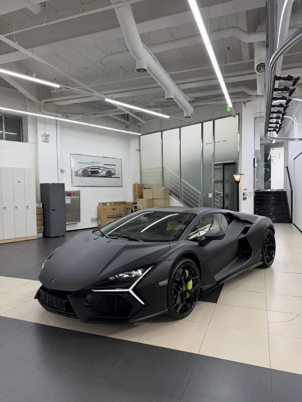 Lamborghini Revuelto 2026
