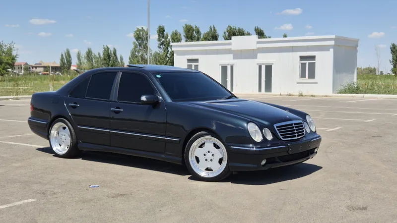 Mercedes Benz W210 E55 AMG 1