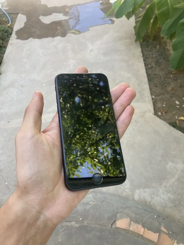 iPhone SE дешево 2
