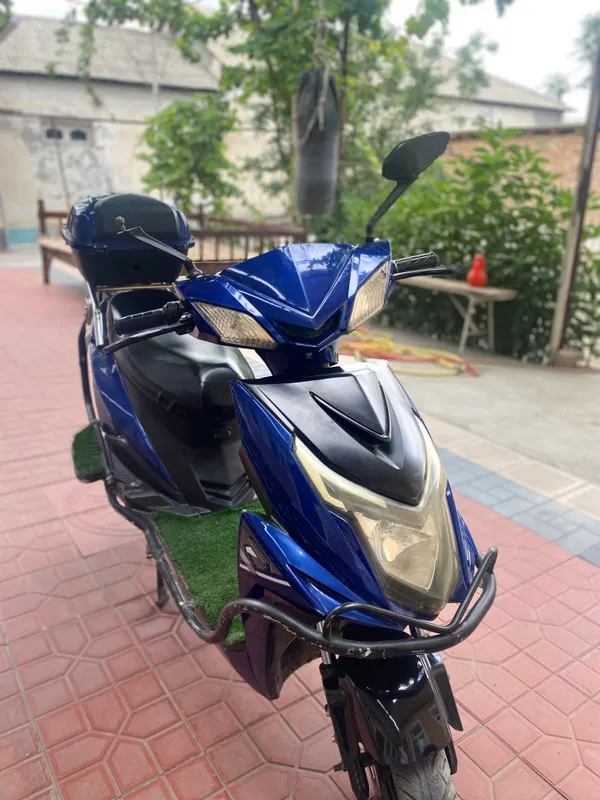 Skuter sotiladi narxi 5500 ming som manzil fargona