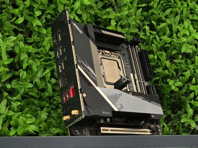 Aorus Z690I Ultra + i5 13400f