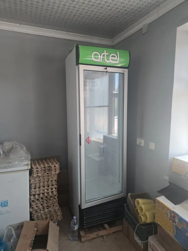 Artel vitrina xaladelnik