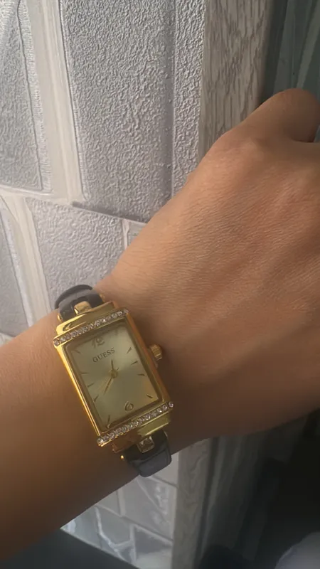 Классические женские часы Guess
