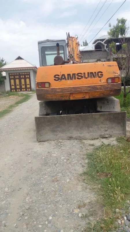 Samsung 132 ekskvator 1996 yil holati yaxshi ishga tayyor 4 Samsung 132 ekskvator 1996 yil holati yaxshi ishga tayyor 4