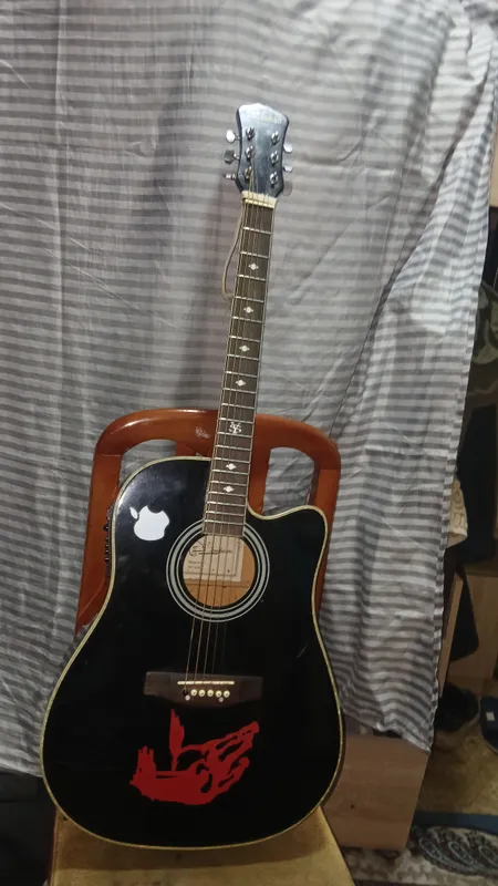 gitara:akustik razmeri 41 holati yahshi.