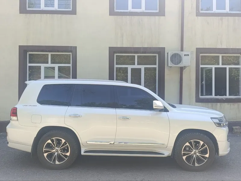 TOYOTA Land cruiser 200 8 TOYOTA Land cruiser 200 8