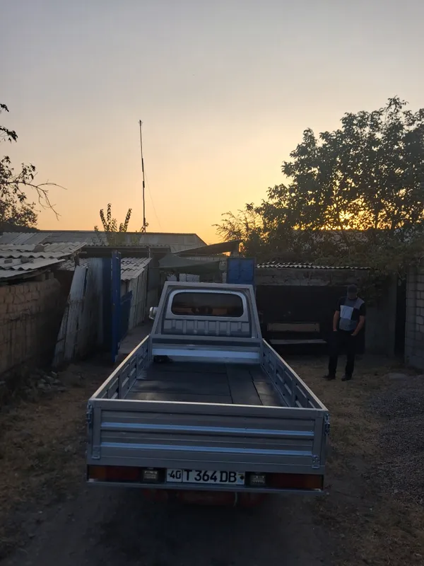 Dongfeng uchrab turadi 4