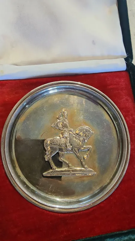 Тарелка с Амир Тимуром из серебра.925.