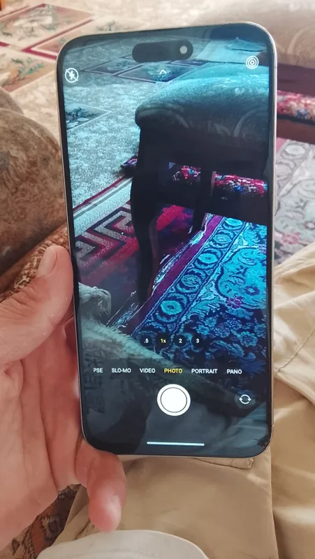 iphone 15 holati yaxshi ozgina singan arzon