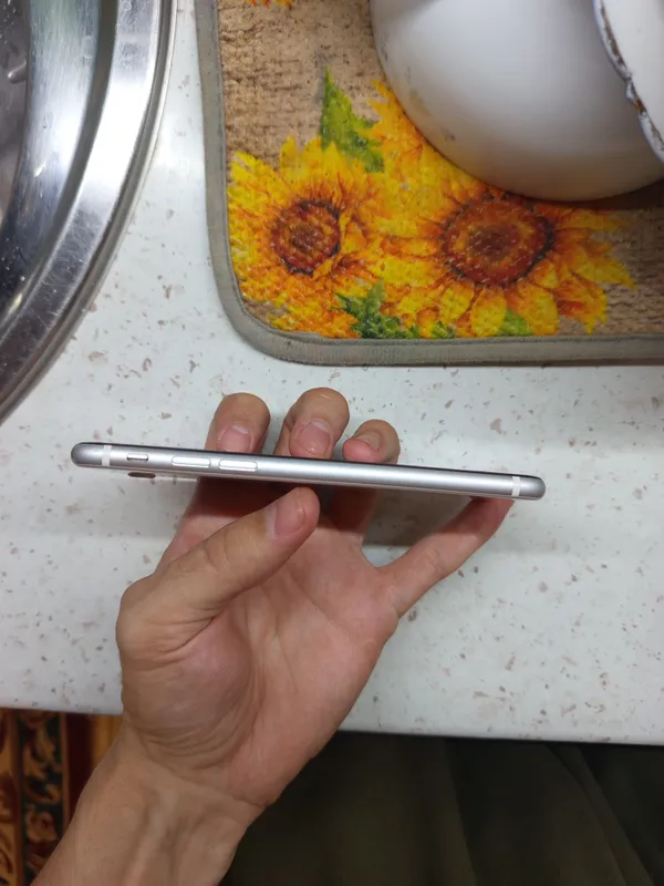 iPhone SE 2, 64 ГБ 5 iPhone SE 2, 64 ГБ 5