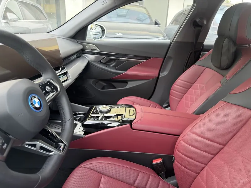 BMW i5 40L M-Sport 2025 yil — фото 3