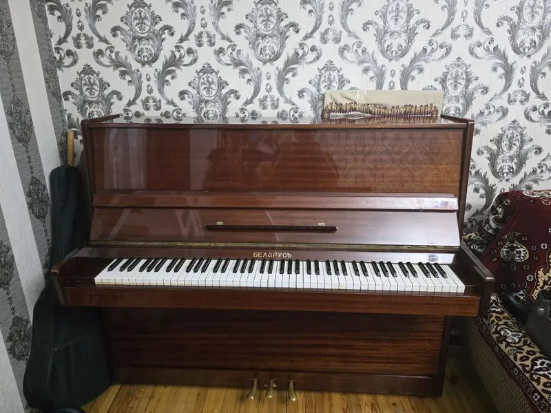 Продам срочно пианино 1 Продам срочно пианино 1