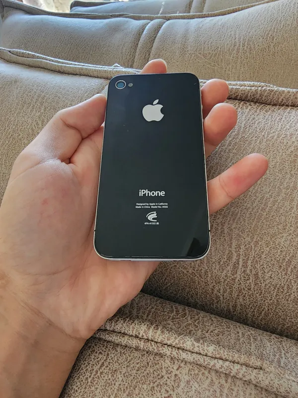 Apple iPhone 4 (GSM versiyasi) 1