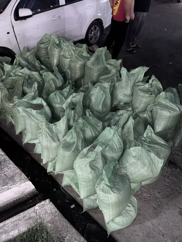 Klines qoplangan 4000 som 130dona qop bor 1.8 kub atrofida 2
