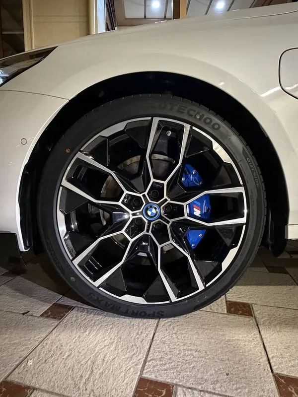 BMW i5edrive M40L 4 BMW i5edrive M40L 4