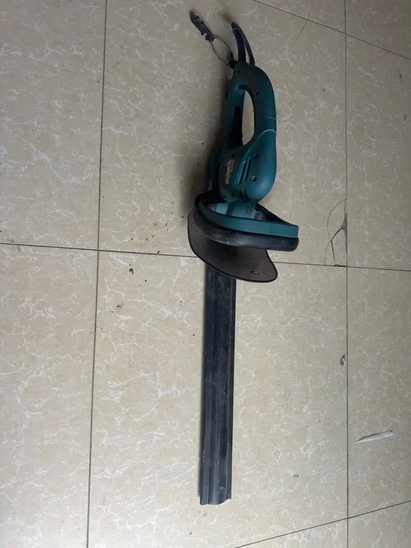 Электрический кусторез Makita 2 Электрический кусторез Makita 2