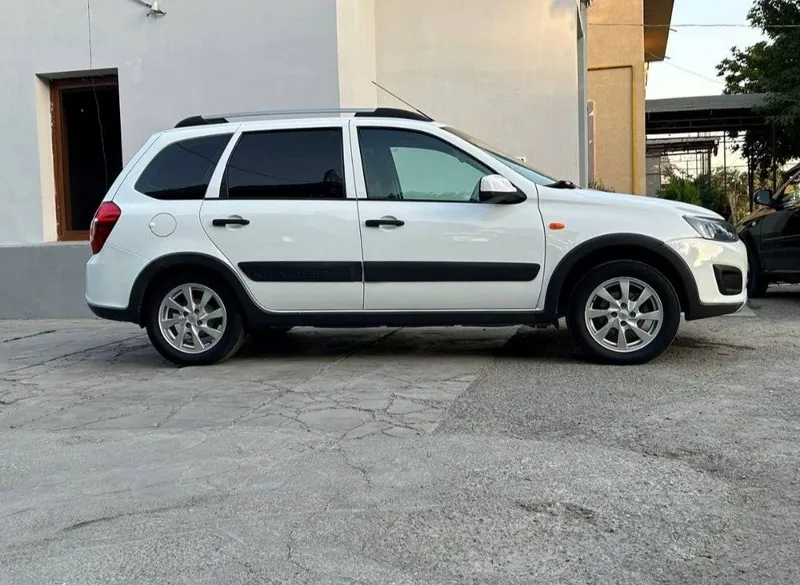 Lada Kalina Cross 2 sotiladi