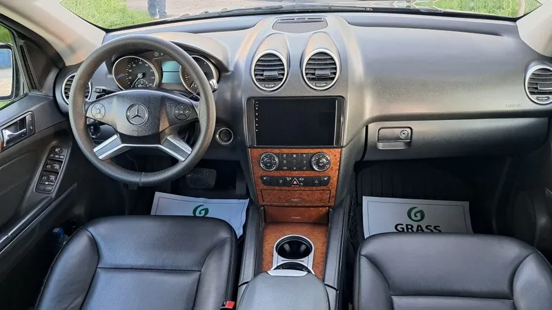 Mercedes Benz ML 350 7 Mercedes Benz ML 350 7