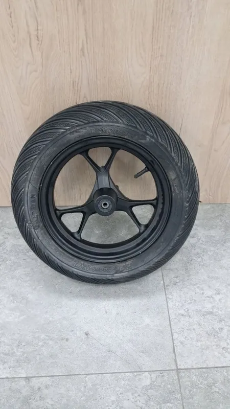 Новое колесо для скутера 130/70-12 (диск + новая шина)
