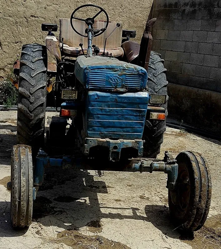 T28 traktor zor xolatda 1