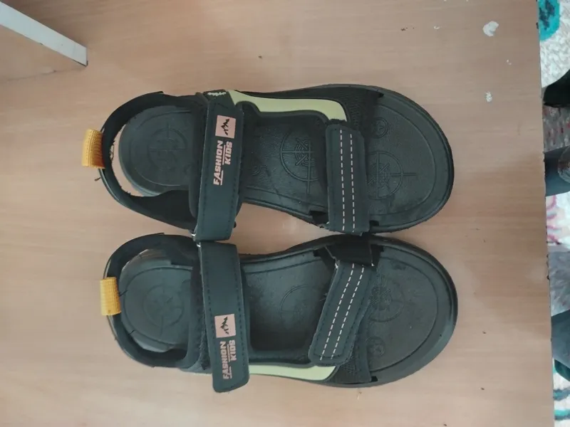 O'g'l bolalar oyoq kiyimi razmer 37