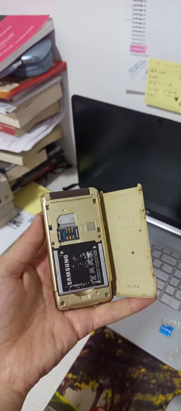 Samsung buklanadigan (Flip) telefon 3 Samsung buklanadigan (Flip) telefon 3