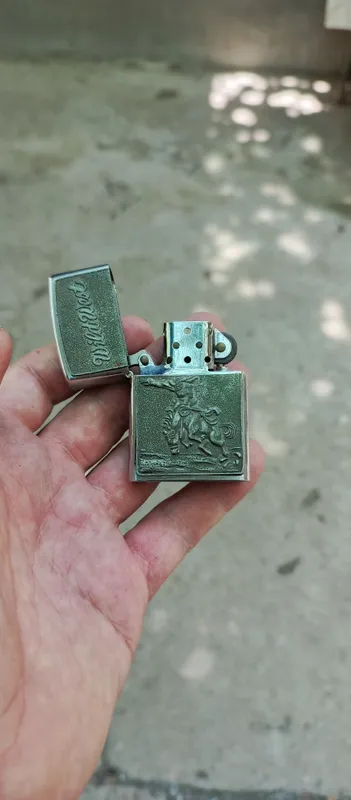 Зажигалка бензиновая