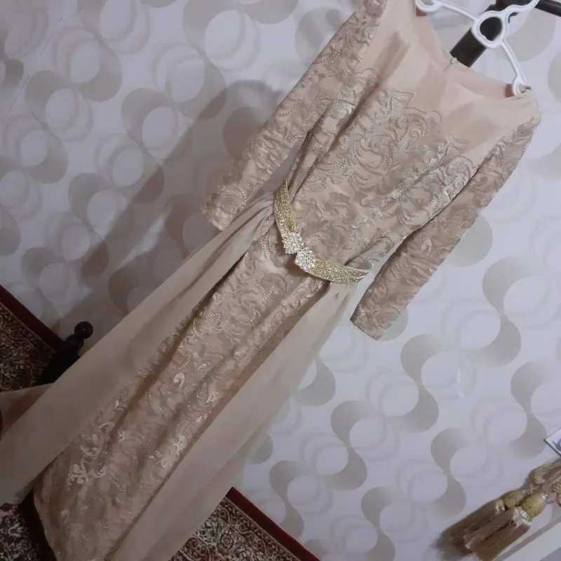 ayollar oqshom libosi