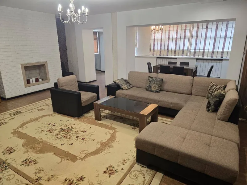 Продаётся 7-комнатная квартира 169 м², 2/5, дом 77 серии (Мирабадский район) 1