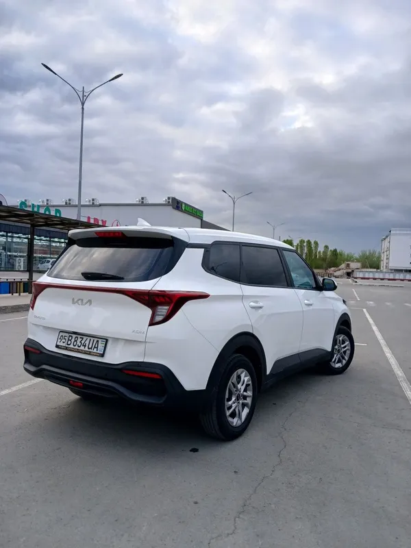 Kia Carens 2025, белый, автомат — почти новая! Продаётся свежий автомо — фото 2