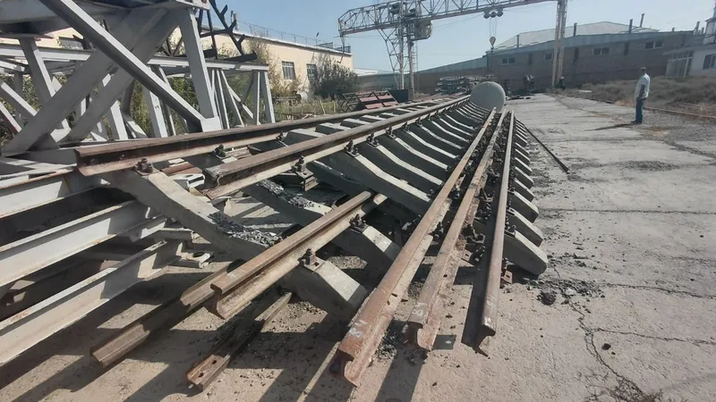 Temir yol Rels sotiladi 43 50 65 lik — фото 1